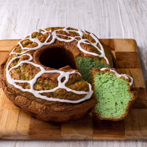 Magdalena de amapola | Pastelería Ciro Guatemala | Magdalena artesanal de miga suave y húmeda, aromatizada con concentrado de limón y salpicada de semillas de amapola en cada bocado. Un clásico de la pastelería italiana que preparamos cada mañana con ingredientes frescos.