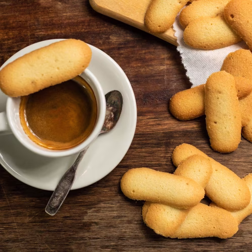 Galleta lengua de gato grande | Pastelería Ciro Guatemala | Galletas clásicas de lengua de gato, delgadas y crujientes, preparadas con mantequilla de calidad y aromatizadas con extracto natural de vainilla y limón. Una combinación refinada y ligera que acompaña perfectamente el café o el té.