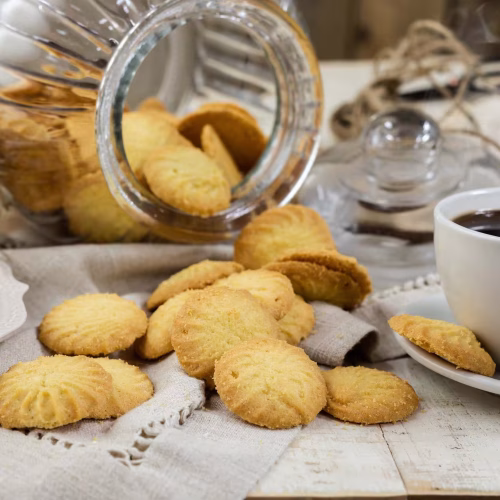 Galleta mantequilla | Pastelería Ciro Guatemala | Galletas artesanales de mantequilla, suaves y crujientes a la vez, elaboradas con mantequilla de alta calidad y perfumadas con vainilla natural. Una galleta clásica que representa la sencillez y la excelencia de la pastelería italiana.