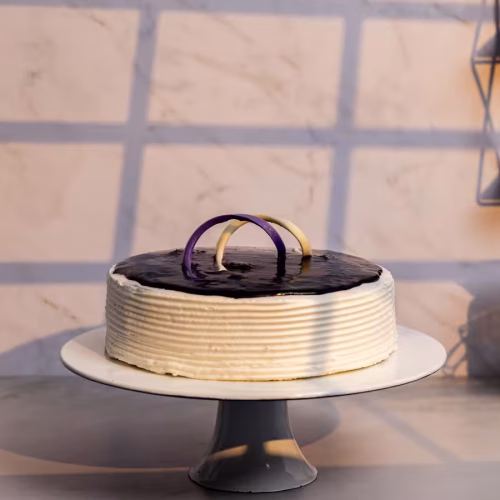 Pastel de crema y mora