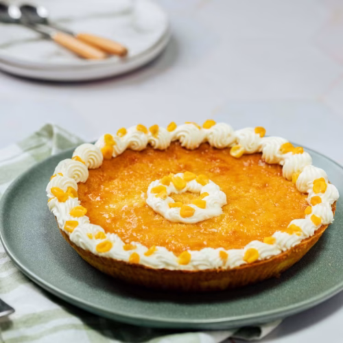 Pie de elote | Pastelería Ciro Guatemala | Pie de base crujiente de galleta con relleno de elote dulce de preparación tradicional guatemalteca. Cremoso, dulce y con el sabor inconfundible del elote fresco. Una pieza que honra nuestra raíz local con el cariño de siempre.