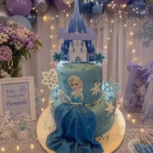 En Pastelería Ciro Creamos pasteles personalizados a tu medida, combinando diseño, sabor y detalle; completa el formulario, elige sabores, colores y detalles y lo hacemos realidad para tu celebración